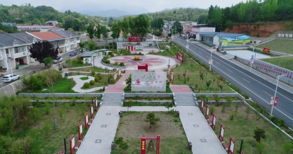 “廉心共守 初心同筑”  ---利发体育官网赴王屋镇桃花洞村开展廉政主题党团建活动